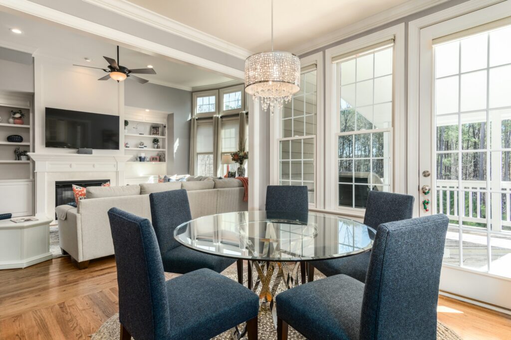 Professional window cleaning services in Roslyn