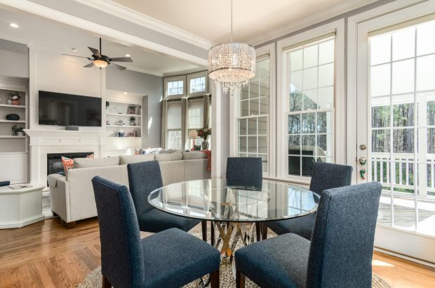 Professional window cleaning services in Roslyn